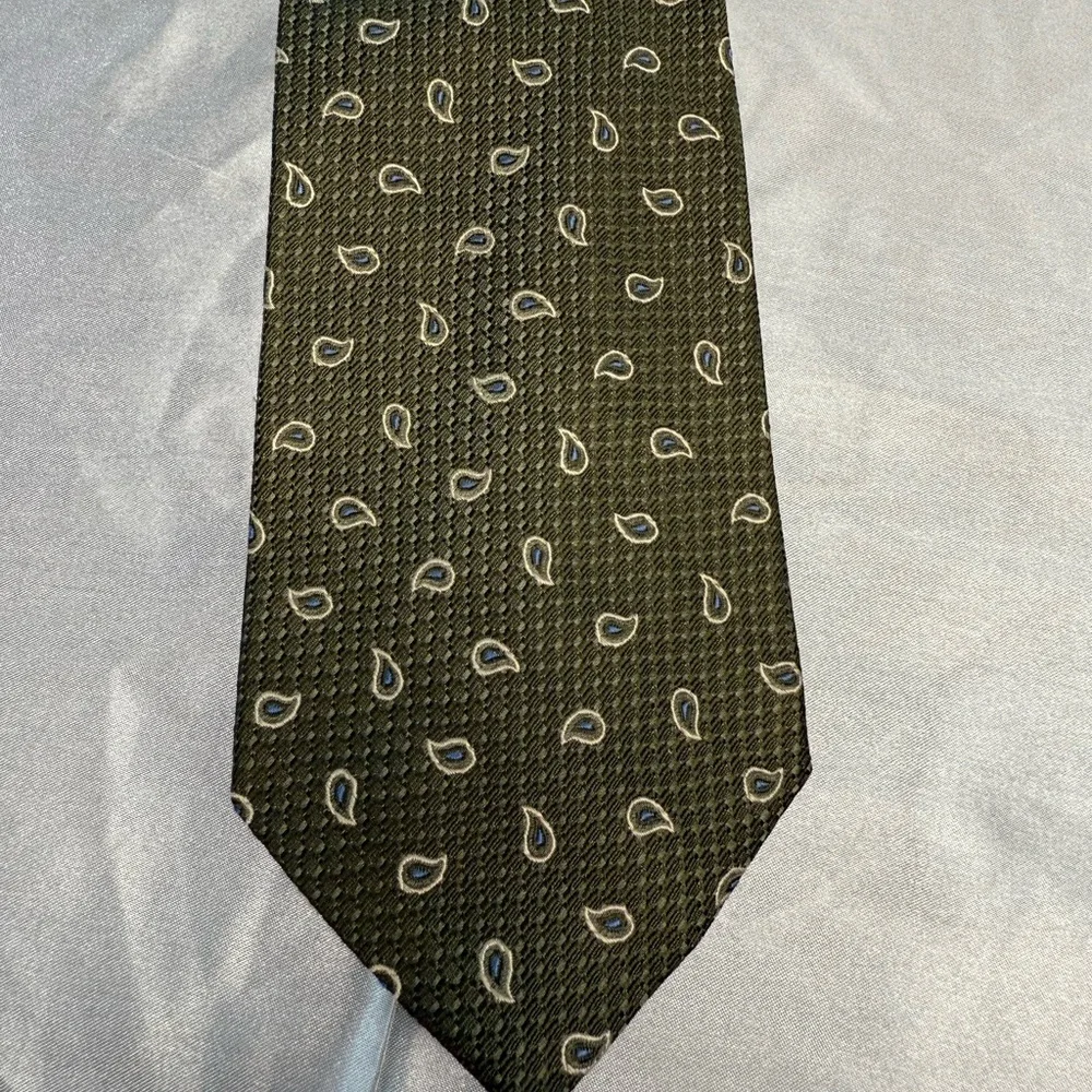 Jos. A. Bank Green Paisley Tie 100% Silk Made in Italy